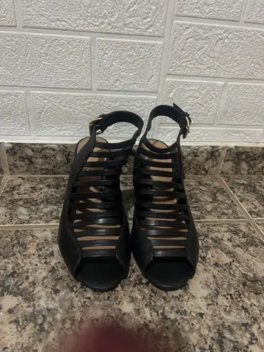 Vendo Sandália Arezzo n36