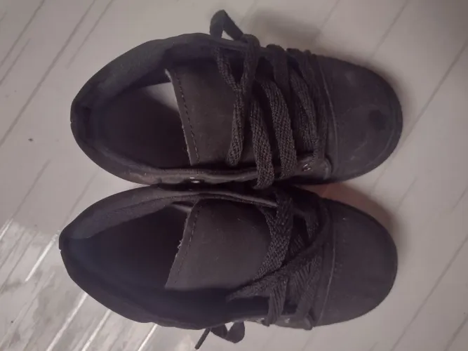 Vendo este lote de sandálias 22 23 botinha infantil masculino 