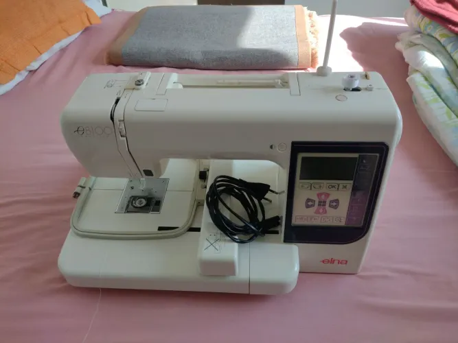 Máquina bordadeira Elna 8100