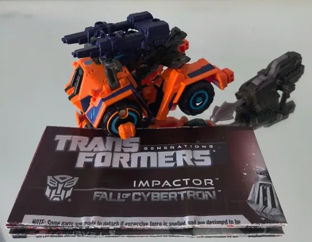 Figure Transformers Fall of Cybertron - Autobot Impactor, forma o Ruination, Generations