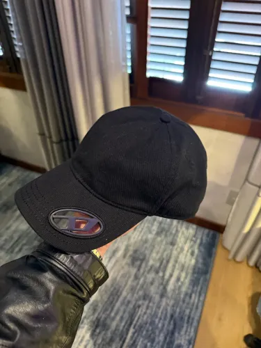 Boné Diesel C-PLAK Preto Logo Oval D Vazado em Metal