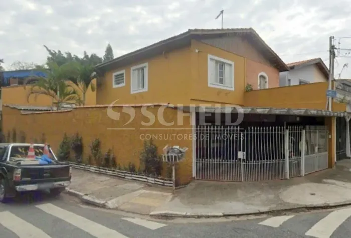 Alugo Sobrado no Campo Grande, 104m², 3 dormitórios, 2 vagas, edícula, corredor lateral e