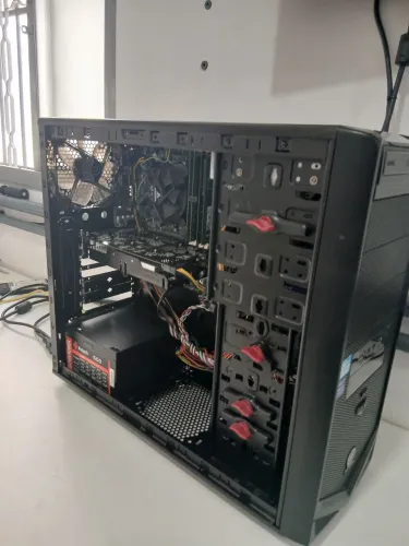 Vendo computador para jogos leves e tarefas intermediarias