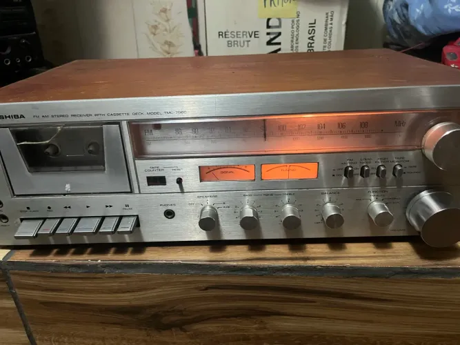 Receiver Estéreo AM/FM com Deck de Cassete Toshiba