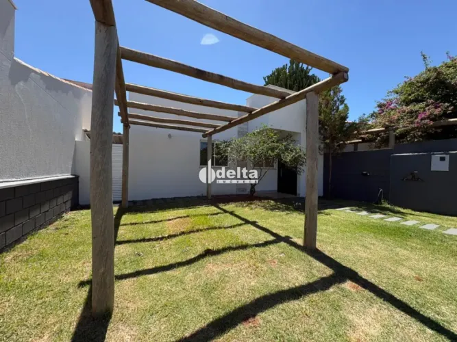 Casa em condomínio com 3 quartos sendo 1 suíte disponível para venda no bairro Laranjeiras