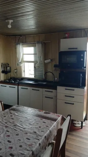 Vendo jogo de cozinha com pia de mármore junto