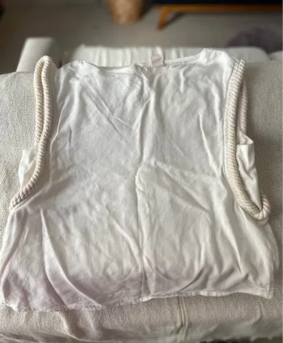 Blusa em viscolinho com detalhe em corda