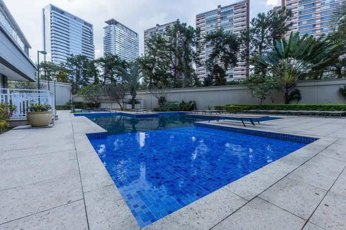 Lindo Apartamento 231, Bloco A, localizado em andar alto (23o. andar) com uma espetacular