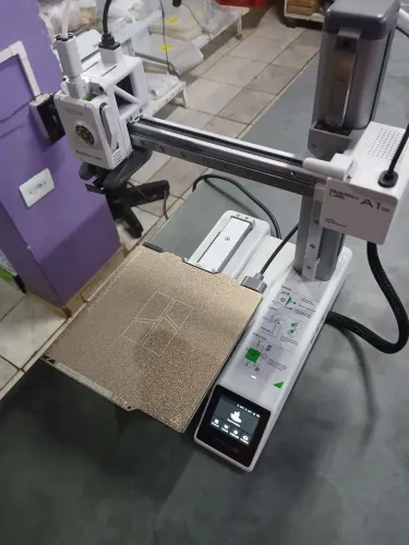 Impressora 3D Bambulab A1 Mini apenas 1 Mes de Uso