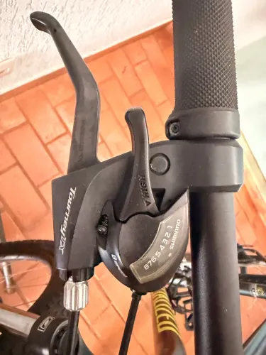 Bicicleta Specialized Rockhopper Aro 29 - Shimano Altus 24v - Freio a Disco
