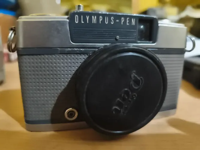 Câmera Olympus pen