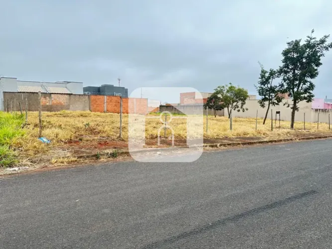 Lote para venda no bairro Jardim Ipanema
