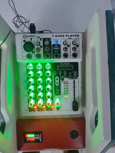 Rack móvel e mesa de som Taramps 