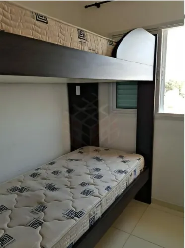Cama Beliche em MDF com tomadas embutidas. Acompanha colchões.