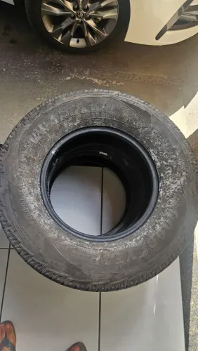Pneu Goodyear semi-novo 265/70 r16