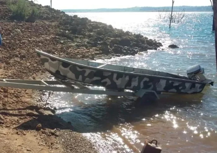 Vendo barco 5 metro e meio 