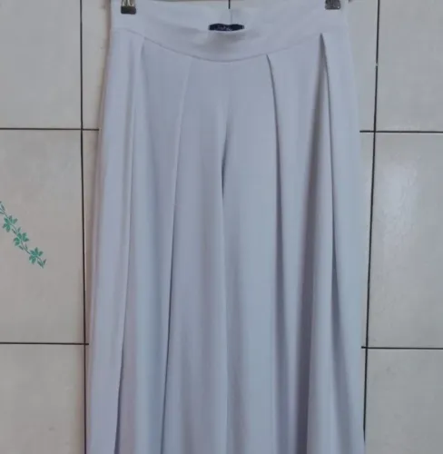 Calça feminina pantalona branca 