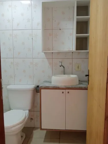 ? Apartamento Semi-Mobiliado para Aluguel em Soteco