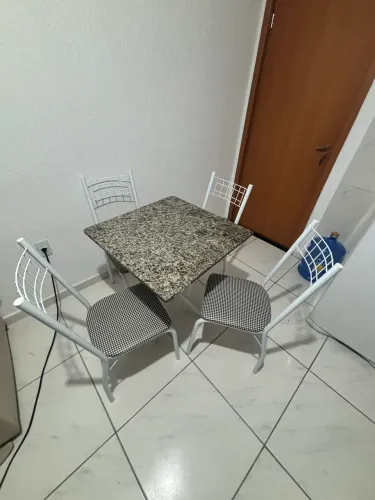 Mesa de 4 cadeiras