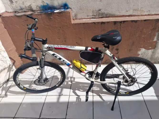 Vendo bicicleta aro 26 impecável 