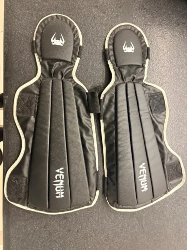 Caneleira Muay Thai Venum