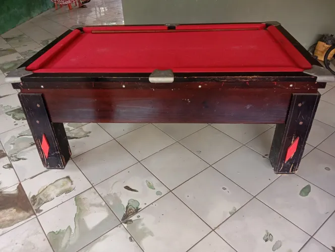 Vendo bilhar com tacos e bolas