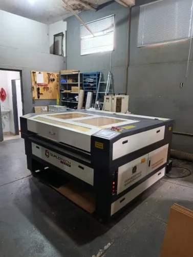 Máquina de Corte e Gravação a Laser 1300x900mm - 100W