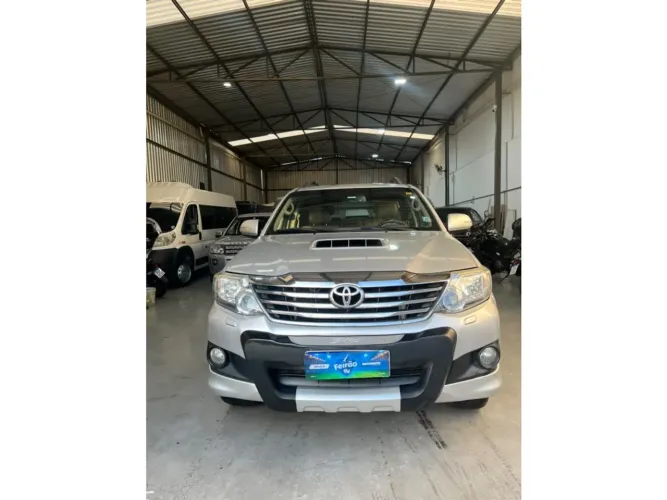 Toyota Hilux SW4 SRV D4-d 4X4 3.0 TDI Dies. AUT 2013