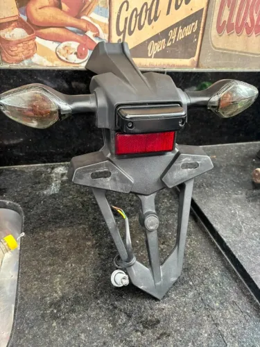 Suporte do paralama traseiro Honda CBR 650F.