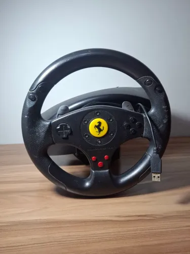 Volantes e Pedais Thrustmaster Ferrari GT Experience.