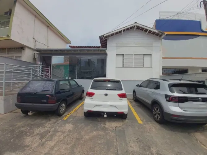 Sala comercial com 6 ambientes à venda ou para alugar no Centro Marília/SP