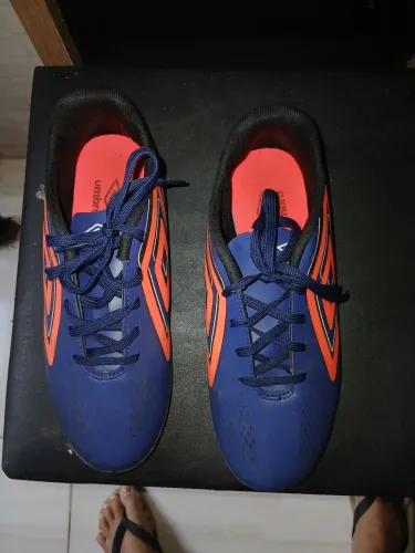 Chuteira da umbro fast 110 reais