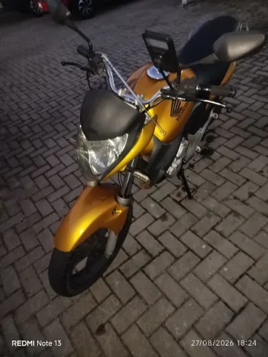 CB 300 dourada 2010