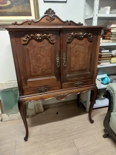 Para vender hoje ( Barzinho Luís XV)
