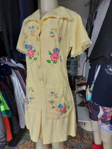 Vestido vintage anos 60/70 seminovo com pintura artesanal