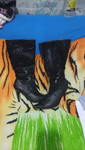 Vendo botas novas ,semi novas