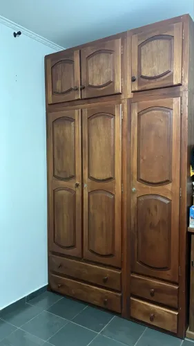 Guarda roupa grande madeira maciça