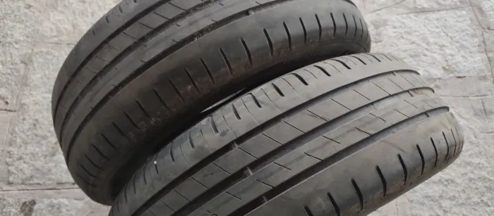 2 pneus aro 15. 195/65/15 GOODYEAR 