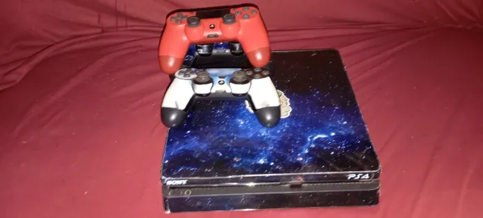 Ps4 slim 1 tb 3 controles