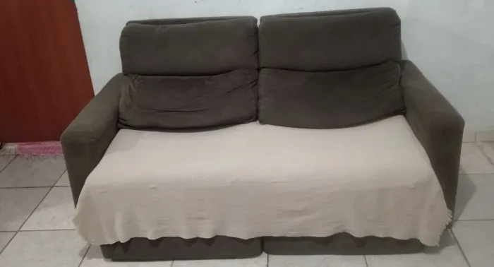 Sofá retrátil e inclinável 