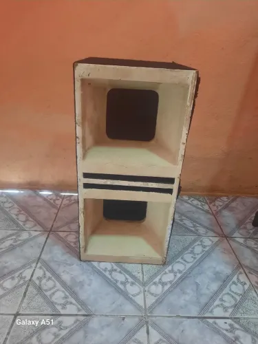 Caixa de médio som de carro