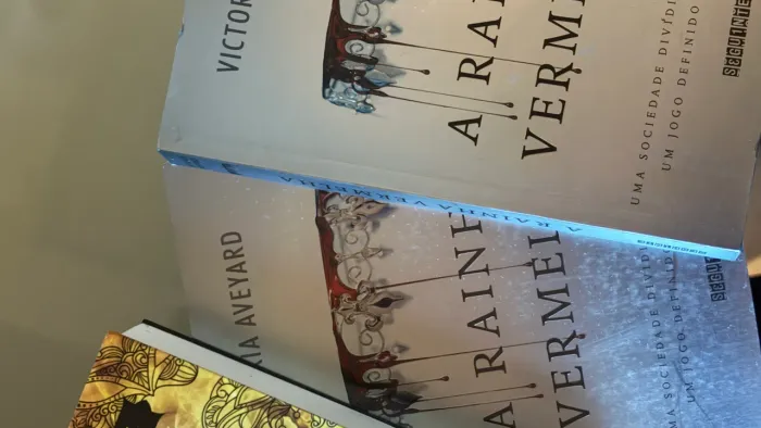 Vendo livro rainha vermelha