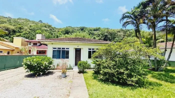 Terreno à venda de 31.369 m² em meio a natureza e de frente para Lagoa - Florianópolis - S