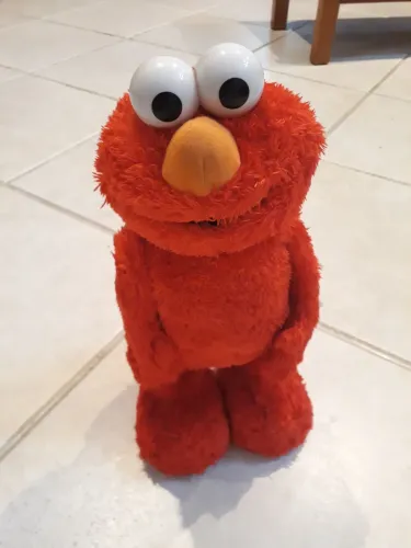 Boneco Elmo eletrônico