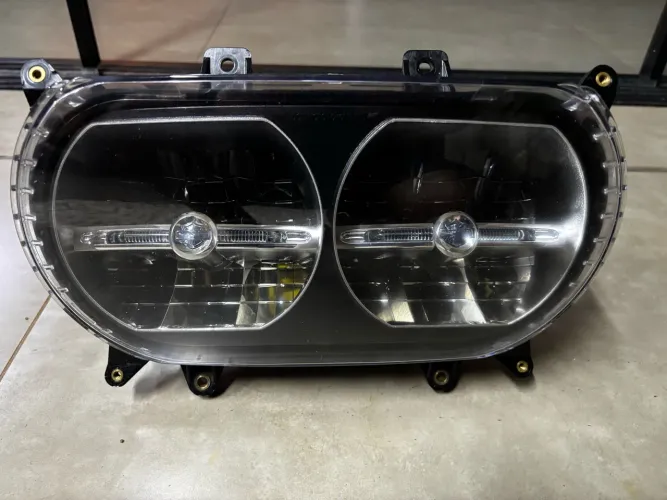 Farol Original Road Glide com Avaria (leia o anúncio)