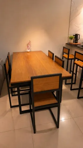 Mesa de Madeira Maciça Com Cadeiras | Móveis Sob Encomenda e Personalizados