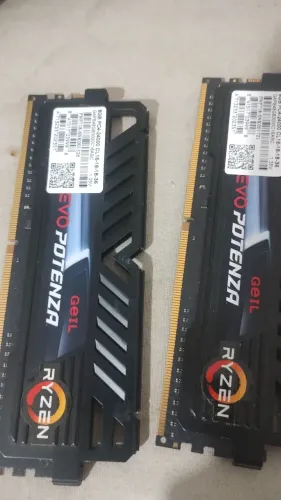 DOIS PENTES DE MEMÓRIA RAM DDR4 8 GB DE 3000MHZ