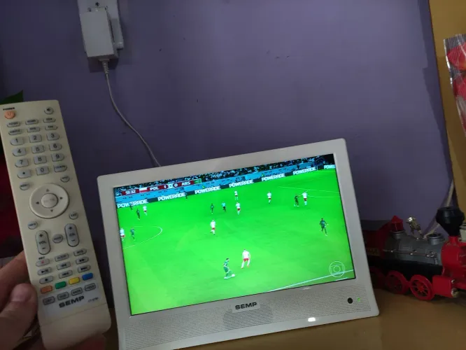 TV Semp 14 LED 12V ,HDMI, Conversor Digital integrado, C/Controle!