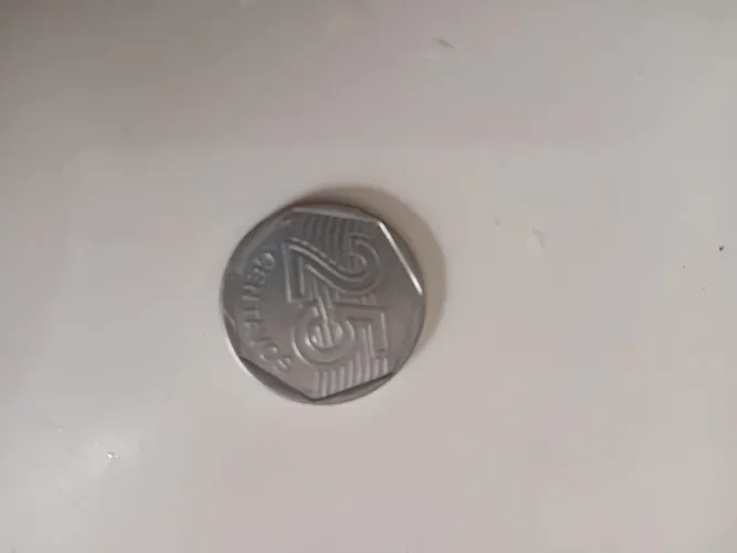 Moeda antiga, rara com coroa invertida