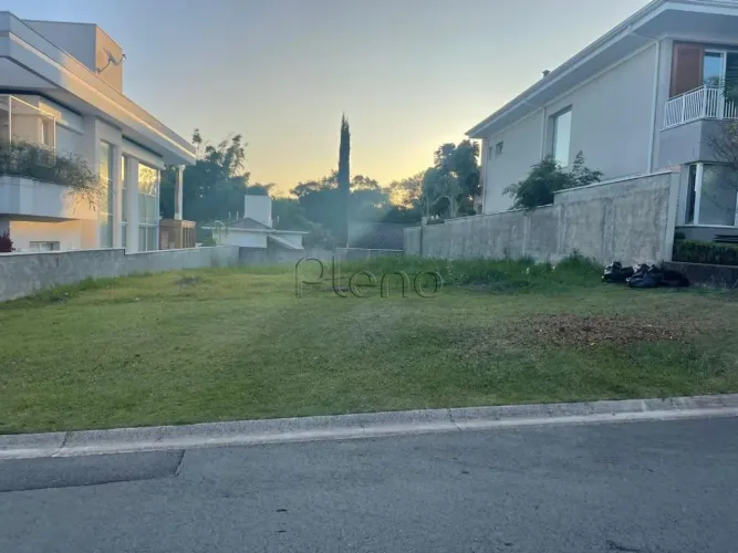 Terreno à Venda no Condomínio Reserva das Palmeiras em Valinhos, no bairro Jardim Europa.